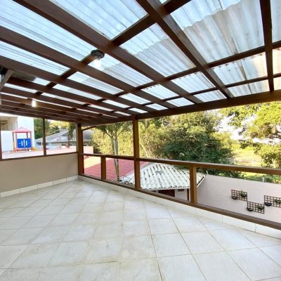 Casa Residencial com 133m², 4 quartos, 1 suíte, 2 garagens, no bairro Campeche em Florianópolis