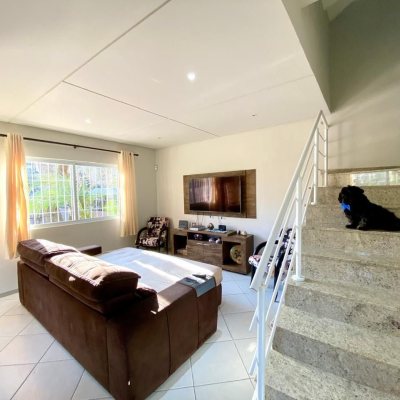 Casa Residencial com 133m², 4 quartos, 1 suíte, 2 garagens, no bairro Campeche em Florianópolis