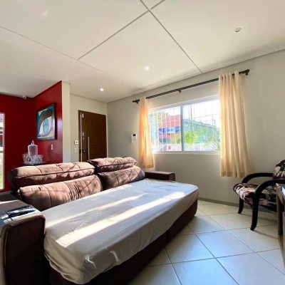 Casa Residencial com 133m², 4 quartos, 1 suíte, 2 garagens, no bairro Campeche em Florianópolis