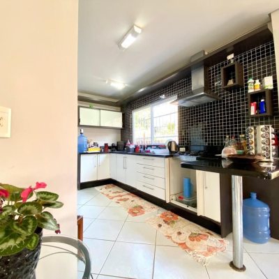 Casa Residencial com 133m², 4 quartos, 1 suíte, 2 garagens, no bairro Campeche em Florianópolis