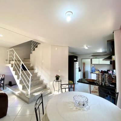 Casa Residencial com 133m², 4 quartos, 1 suíte, 2 garagens, no bairro Campeche em Florianópolis