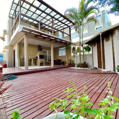 Casa Residencial com 133m², 4 quartos, 1 suíte, 2 garagens, no bairro Campeche em Florianópolis