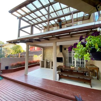 Casa Residencial com 133m², 4 quartos, 1 suíte, 2 garagens, no bairro Campeche em Florianópolis