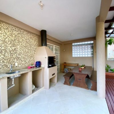 Casa Residencial com 133m², 4 quartos, 1 suíte, 2 garagens, no bairro Campeche em Florianópolis