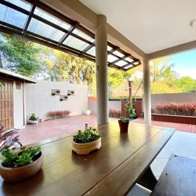 Casa Residencial com 133m², 4 quartos, 1 suíte, 2 garagens, no bairro Campeche em Florianópolis