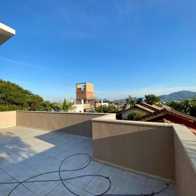 Casa Residencial com 133m², 4 quartos, 1 suíte, 2 garagens, no bairro Campeche em Florianópolis