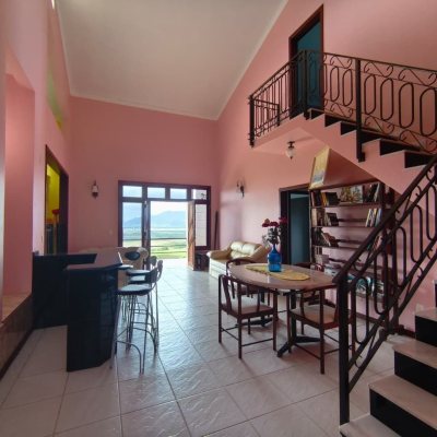 Chacara com 68000m², 6 quartos, 1 suíte, 10 garagens, no bairro Campeche em Florianópolis