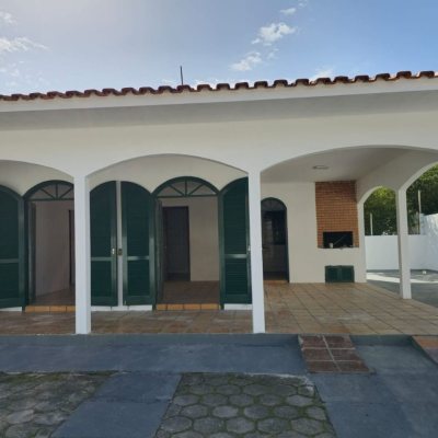 Casa Residencial com 107m², 3 quartos, 4 garagens, no bairro Ingleses do Rio Vermelho em Florianópolis