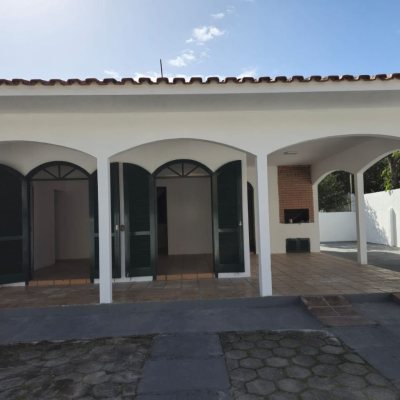 Casa Residencial com 107m², 3 quartos, 4 garagens, no bairro Ingleses do Rio Vermelho em Florianópolis