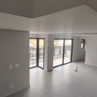Apartamentos com 61m², 1 quarto, 1 garagem, no bairro Coqueiros em Florianópolis