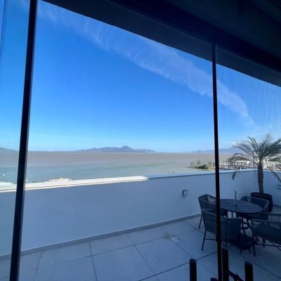 Apartamentos com 62m², 2 quartos, 1 suíte, 1 garagem, no bairro Coqueiros em Florianópolis