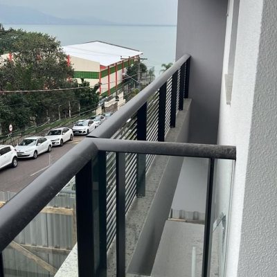 Apartamentos com 62m², 2 quartos, 1 suíte, 1 garagem, no bairro Coqueiros em Florianópolis