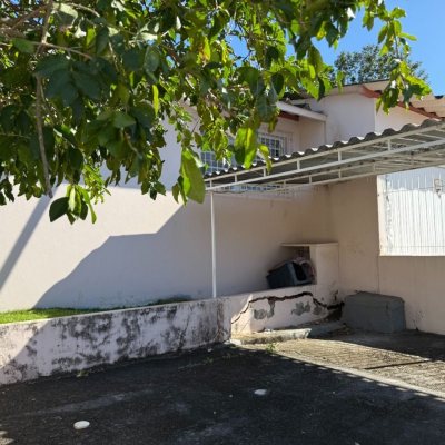 Casa Residencial com 229m², 4 quartos, 1 suíte, 4 garagens, no bairro Itacorubi em Florianópolis