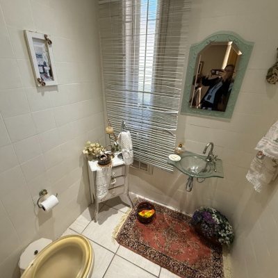 Casa Residencial com 229m², 4 quartos, 1 suíte, 4 garagens, no bairro Itacorubi em Florianópolis