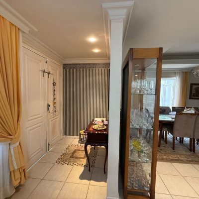 Casa Residencial com 229m², 4 quartos, 1 suíte, 4 garagens, no bairro Itacorubi em Florianópolis