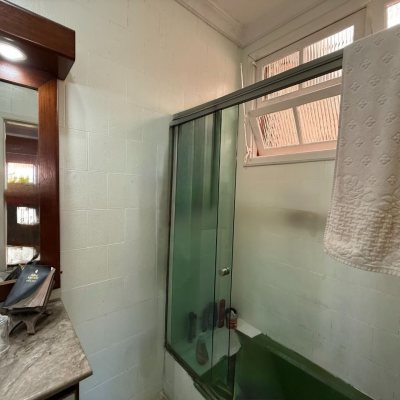 Casa Residencial com 229m², 4 quartos, 1 suíte, 4 garagens, no bairro Itacorubi em Florianópolis