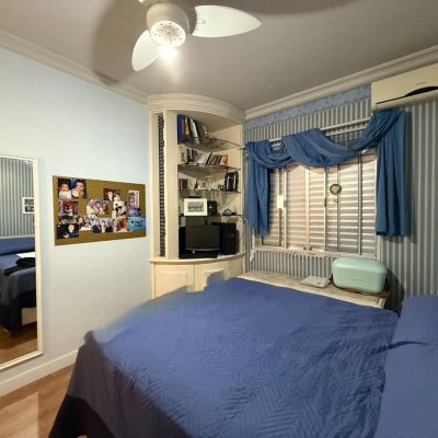 Casa Residencial com 229m², 4 quartos, 1 suíte, 4 garagens, no bairro Itacorubi em Florianópolis