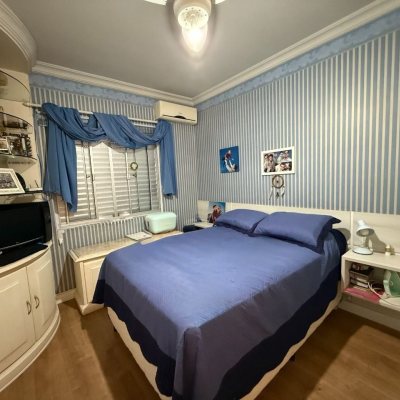 Casa Residencial com 229m², 4 quartos, 1 suíte, 4 garagens, no bairro Itacorubi em Florianópolis