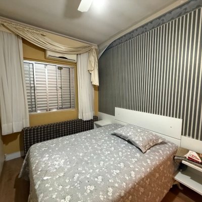 Casa Residencial com 229m², 4 quartos, 1 suíte, 4 garagens, no bairro Itacorubi em Florianópolis