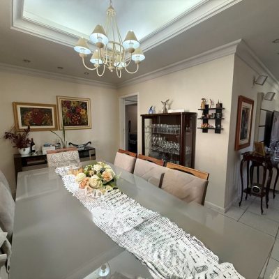 Casa Residencial com 229m², 4 quartos, 1 suíte, 4 garagens, no bairro Itacorubi em Florianópolis