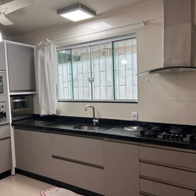 Casa Residencial com 122m², 3 quartos, 4 garagens, no bairro Fazenda Santo Antônio em São José