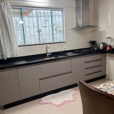 Casa Residencial com 122m², 3 quartos, 4 garagens, no bairro Fazenda Santo Antônio em São José