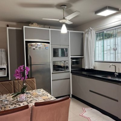 Casa Residencial com 122m², 3 quartos, 4 garagens, no bairro Fazenda Santo Antônio em São José