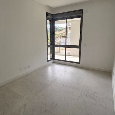 Cobertura com 167m², 3 quartos, 3 suítes, 3 garagens, no bairro Cacupé em Florianópolis