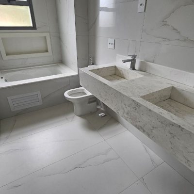 Cobertura com 167m², 3 quartos, 3 suítes, 3 garagens, no bairro Cacupé em Florianópolis