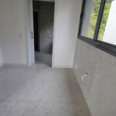 Cobertura com 167m², 3 quartos, 3 suítes, 3 garagens, no bairro Cacupé em Florianópolis