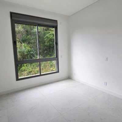 Cobertura com 167m², 3 quartos, 3 suítes, 3 garagens, no bairro Cacupé em Florianópolis
