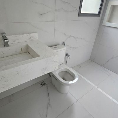 Cobertura com 167m², 3 quartos, 3 suítes, 3 garagens, no bairro Cacupé em Florianópolis