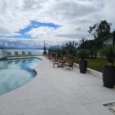 Cobertura com 167m², 3 quartos, 3 suítes, 3 garagens, no bairro Cacupé em Florianópolis