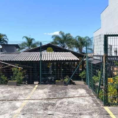 Terreno Comercial/Residencial com 300m², no bairro Barreiros em São José