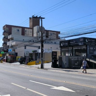 Terreno Comercial/Residencial com 300m², no bairro Barreiros em São José