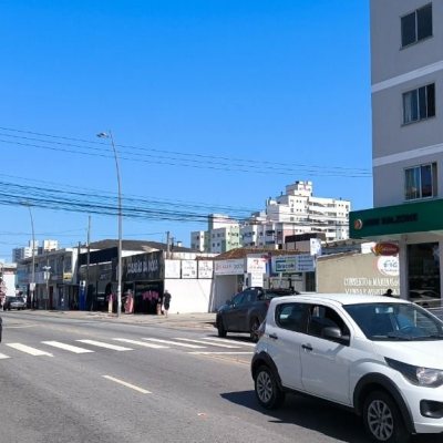 Terreno Comercial/Residencial com 300m², no bairro Barreiros em São José