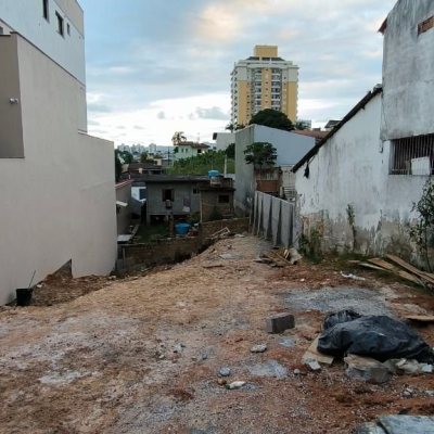 Terreno Comercial/Residencial com 300m², no bairro Barreiros em São José
