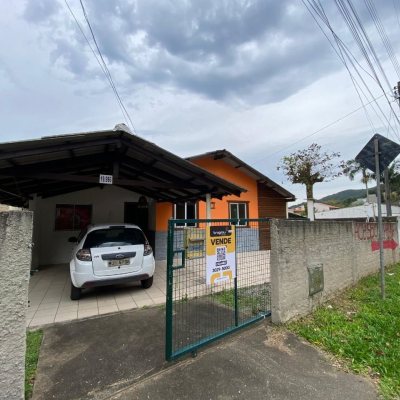 Casa Residencial com 120m², 2 quartos, 2 garagens, no bairro Ribeirão Da Ilha em Florianópolis