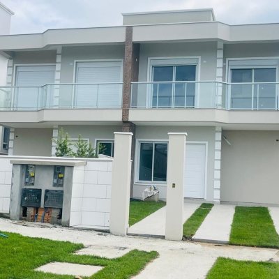 Casa Residencial com 181m², 4 quartos, 4 suítes, 2 garagens, no bairro Ingleses do Rio Vermelho em Florianópolis