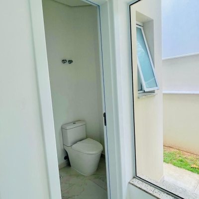 Casa Residencial com 181m², 4 quartos, 4 suítes, 2 garagens, no bairro Ingleses do Rio Vermelho em Florianópolis