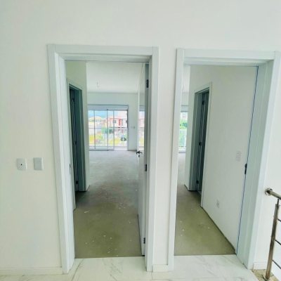 Casa Residencial com 181m², 4 quartos, 4 suítes, 2 garagens, no bairro Ingleses do Rio Vermelho em Florianópolis