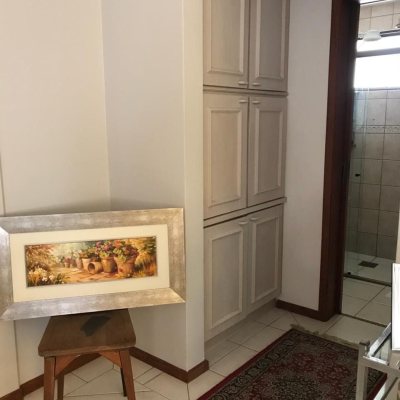 Apartamentos com 49m², 1 quarto, 1 garagem, no bairro Centro em Florianópolis