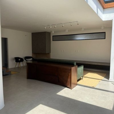 Casa Residencial com 512m², 6 quartos, 6 suítes, 4 garagens, no bairro Campeche em Florianópolis