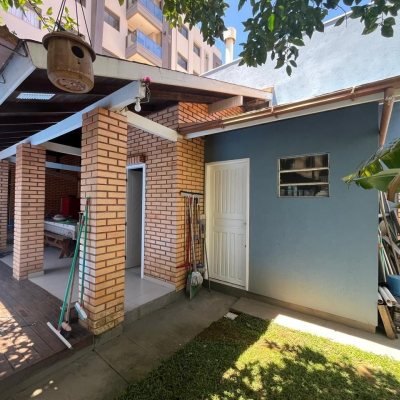 Casa Residencial com 173m², 4 quartos, 1 suíte, 3 garagens, no bairro Praia Grande em Governador Celso Ramos