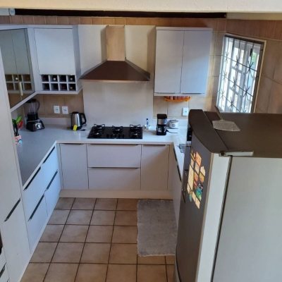 Casa Residencial com 173m², 4 quartos, 1 suíte, 3 garagens, no bairro Praia Grande em Governador Celso Ramos