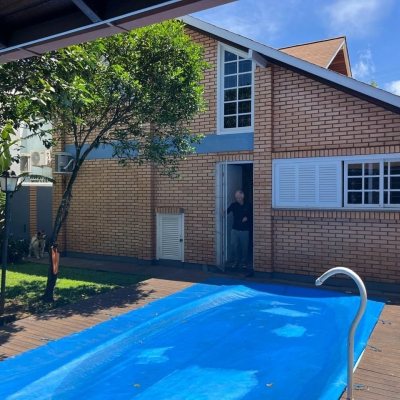 Casa Residencial com 173m², 4 quartos, 1 suíte, 3 garagens, no bairro Praia Grande em Governador Celso Ramos