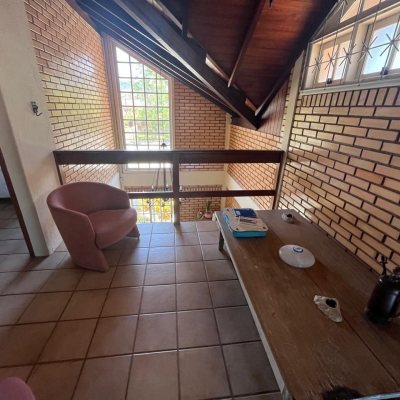 Casa Residencial com 173m², 4 quartos, 1 suíte, 3 garagens, no bairro Praia Grande em Governador Celso Ramos