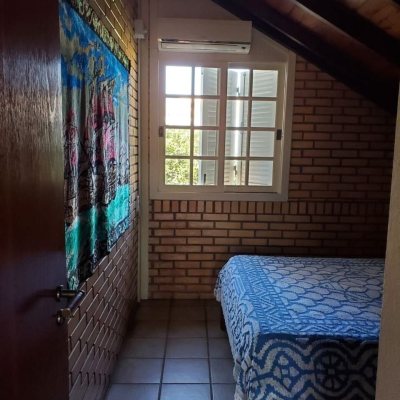 Casa Residencial com 173m², 4 quartos, 1 suíte, 3 garagens, no bairro Praia Grande em Governador Celso Ramos