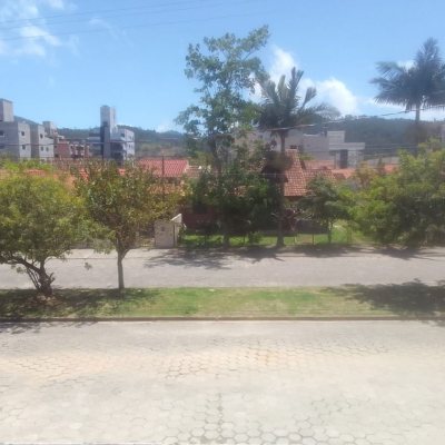 Casa Residencial com 173m², 4 quartos, 1 suíte, 3 garagens, no bairro Praia Grande em Governador Celso Ramos