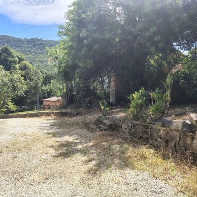 Casa Residencial com 560m², 4 quartos, 1 suíte, 6 garagens, no bairro Monte Verde em Florianópolis